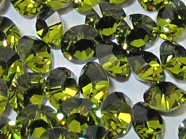 pp32 (4.0-4.1mm) 1 Gross OLIVINE POINTED BACK European Rhinestones